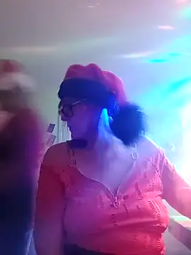 Snapshot of COUPLE4VOYEUR01 chatting on 12.21.24 COUPLE4VOYEUR01 online show from 12.21.24