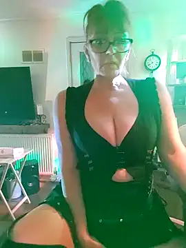 Snapshot of COUPLE4VOYEUR01 chatting on 02.01.25 COUPLE4VOYEUR01 online show from 02.01.25