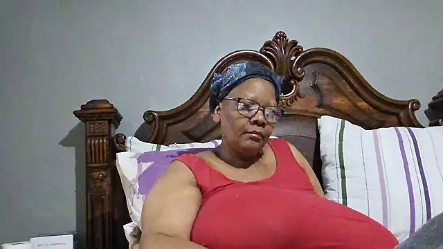 Snapshot of SEXYBOOBSNASS chatting on 10.18.25 SEXYBOOBSNASS online show from 10.18.25