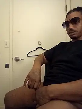 Snapshot of ceezon1 chatting on 11.25.25 ceezon1 online show from 11.25.25