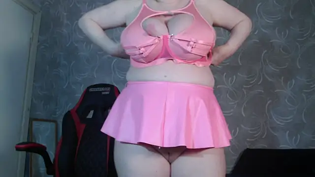 Snapshot of Stunningboobs chatting on 12.18.25 Stunningboobs online show from 12.18.25