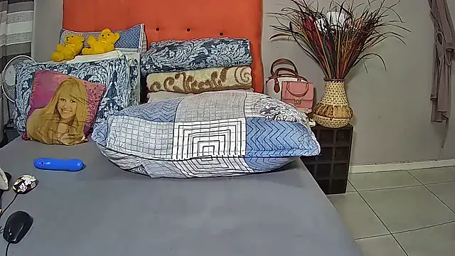 Snapshot of missboobsxx chatting on 02.21.25 missboobsxx online show from 02.21.25