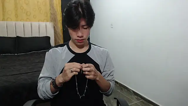 Snapshot of Elio-cam chatting on 12.13.24 Elio-cam online show from 12.13.24