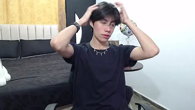 Snapshot of Elio-cam chatting on 01.04.25 Elio-cam online show from 01.04.25