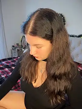 Snapshot of likaxxx chatting on 12.25.24 likaxxx online show from 12.25.24