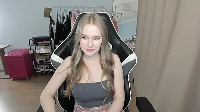 Snapshot of sexxy_potatoes chatting on 10.09.25 sexxy potatoes online show from 10.09.25