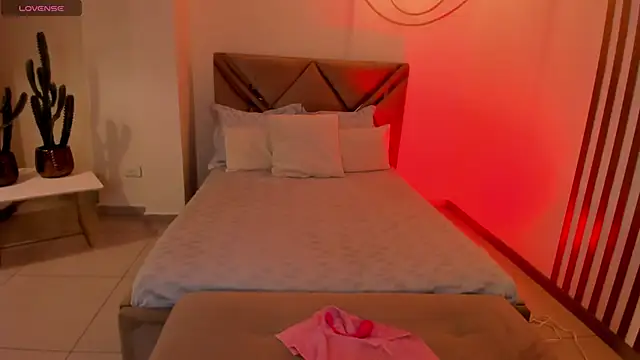 LindseyCox online show from 10.07.25