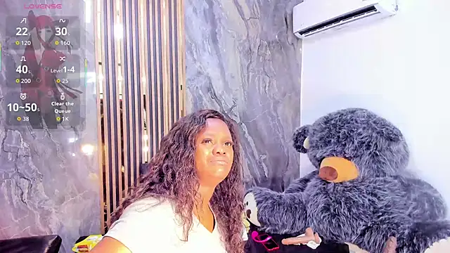 LauraSaenz01 online show from 10.26.25