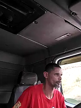 Snapshot of slpdc chatting on 12.20.25 slpdc online show from 12.20.25