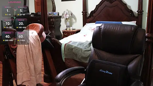 Snapshot of thornburyrose chatting on 12.08.24 thornburyrose online show from 12.08.24