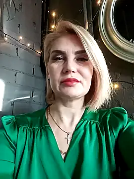 Snapshot of JennyOMay chatting on 12.14.24 JennyOMay online show from 12.14.24