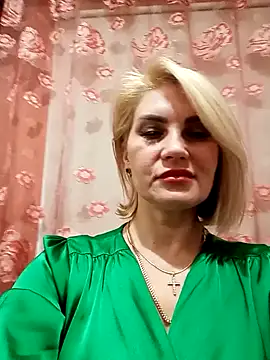 Snapshot of JennyOMay chatting on 12.14.24 JennyOMay online show from 12.14.24