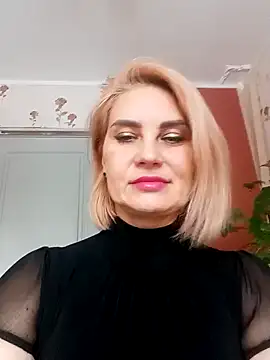 Snapshot of JennyOMay chatting on 12.27.24 JennyOMay online show from 12.27.24