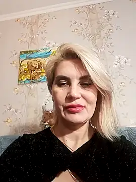 Snapshot of JennyOMay chatting on 12.30.24 JennyOMay online show from 12.30.24
