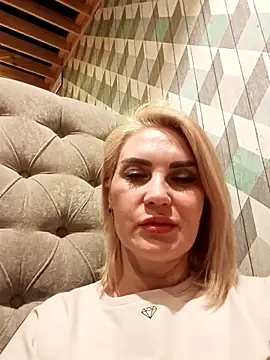 Snapshot of JennyOMay chatting on 02.12.25 JennyOMay online show from 02.12.25
