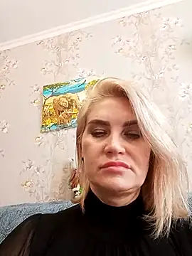 Snapshot of JennyOMay chatting on 02.14.25 JennyOMay online show from 02.14.25