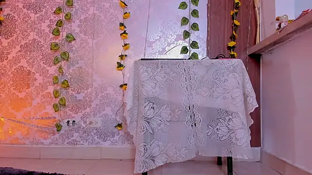 Snapshot of kelly_thomson chatting on 02.10.26 kelly thomson online show from 02.10.26