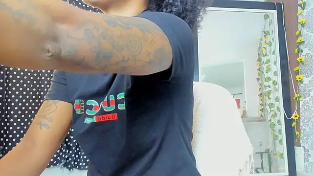 Snapshot of kelly_thomson chatting on 02.18.26 kelly thomson online show from 02.18.26