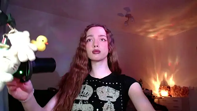 Snapshot of Weeissy chatting on 12.02.24 Weeissy online show from 12.02.24