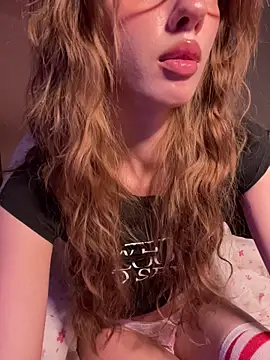 Snapshot of Weeissy chatting on 10.16.25 Weeissy online show from 10.16.25