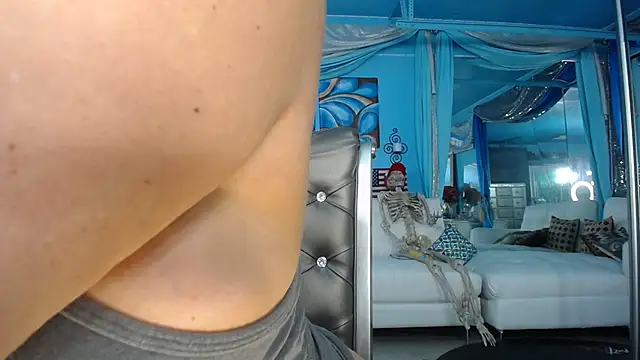 ADRIANNA FOX online show from 03.27.26