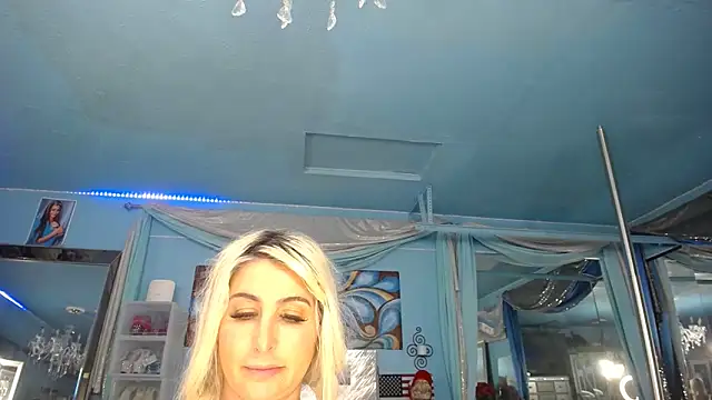 ADRIANNA FOX online show from 04.19.26