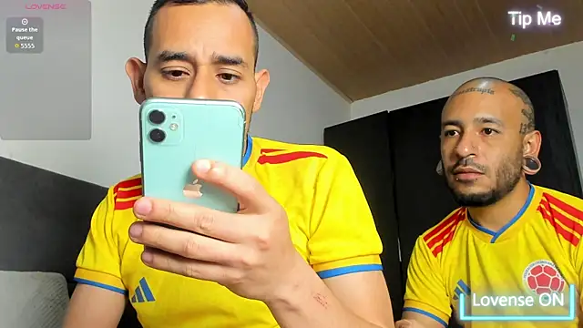 jhonyalzate2 online show from 06.19.26