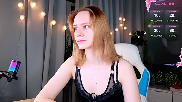 Snapshot of Ramona___ chatting on 12.24.24 Ramona    online show from 12.24.24
