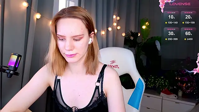 Snapshot of Ramona___ chatting on 12.24.24 Ramona    online show from 12.24.24
