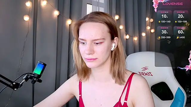 Snapshot of Ramona___ chatting on 12.25.24 Ramona    online show from 12.25.24