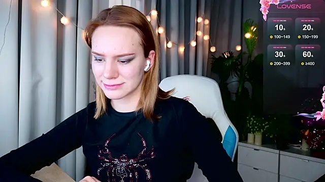 Snapshot of Ramona___ chatting on 12.30.24 Ramona    online show from 12.30.24
