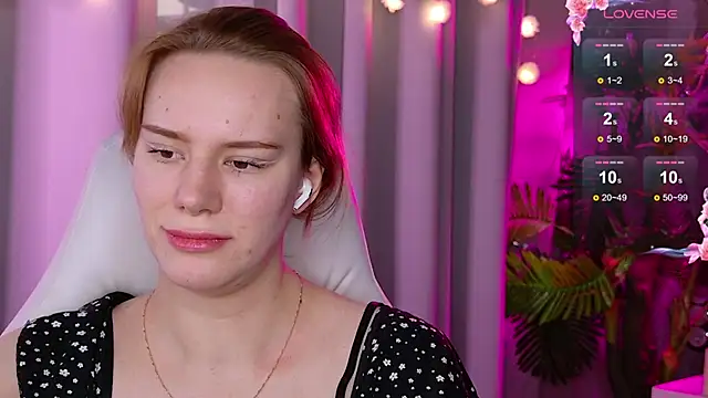 Snapshot of Ramona___ chatting on 01.28.25 Ramona    online show from 01.28.25