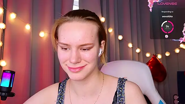 Snapshot of Ramona___ chatting on 02.04.25 Ramona    online show from 02.04.25