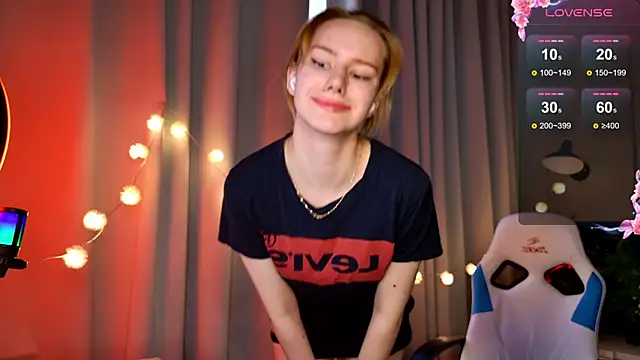 Snapshot of Ramona___ chatting on 02.13.25 Ramona    online show from 02.13.25