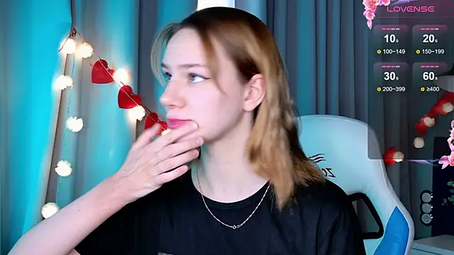Snapshot of Ramona___ chatting on 02.17.25 Ramona    online show from 02.17.25
