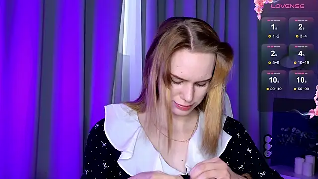 Snapshot of Ramona___ chatting on 03.03.25 Ramona    online show from 03.03.25
