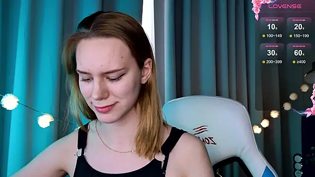 Snapshot of Ramona___ chatting on 03.04.25 Ramona    online show from 03.04.25
