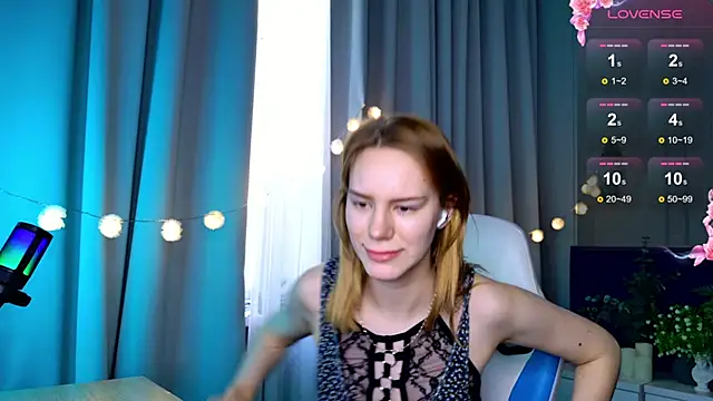 Snapshot of Ramona___ chatting on 03.07.25 Ramona    online show from 03.07.25