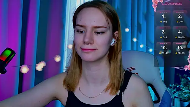 Snapshot of Ramona___ chatting on 03.18.25 Ramona    online show from 03.18.25