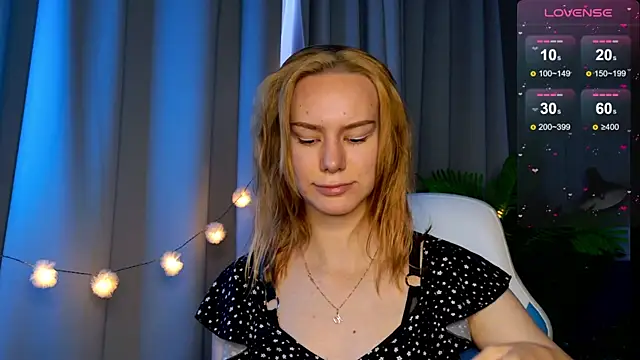 Snapshot of Ramona___ chatting on 09.11.25 Ramona    online show from 09.11.25