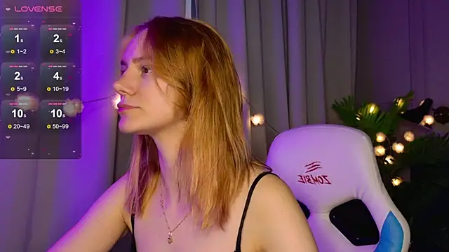 Snapshot of Ramona___ chatting on 09.19.25 Ramona    online show from 09.19.25