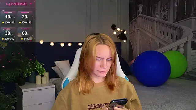 Snapshot of Ramona___ chatting on 09.24.25 Ramona    online show from 09.24.25
