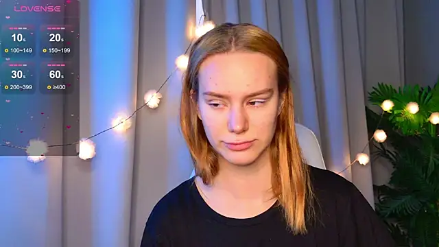 Snapshot of Ramona___ chatting on 10.16.25 Ramona    online show from 10.16.25