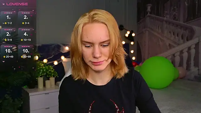 Snapshot of Ramona___ chatting on 10.22.25 Ramona    online show from 10.22.25