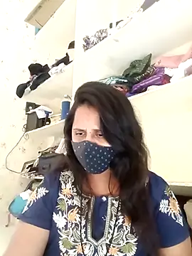 Snapshot of Indiantina chatting on 11.28.25 Indiantina online show from 11.28.25