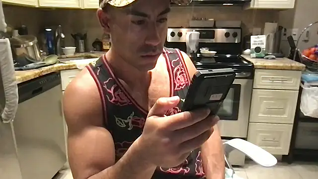 Snapshot of BigGuyMuscle chatting on 03.06.26 BigGuyMuscle online show from 03.06.26