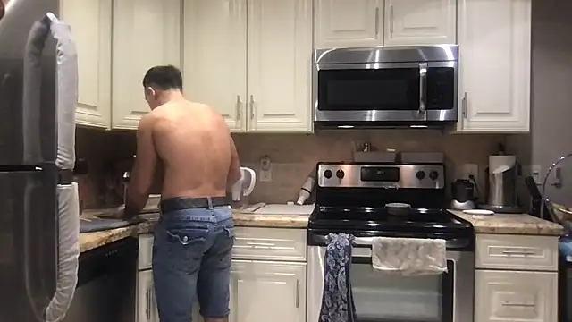 Snapshot of BigGuyMuscle chatting on 03.15.26 BigGuyMuscle online show from 03.15.26