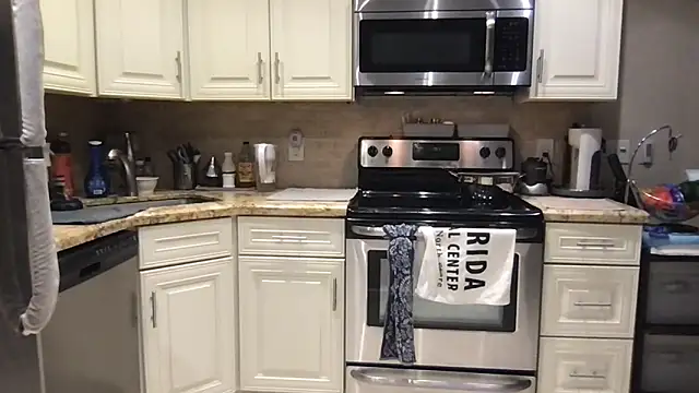 Snapshot of BigGuyMuscle chatting on 03.18.26 BigGuyMuscle online show from 03.18.26