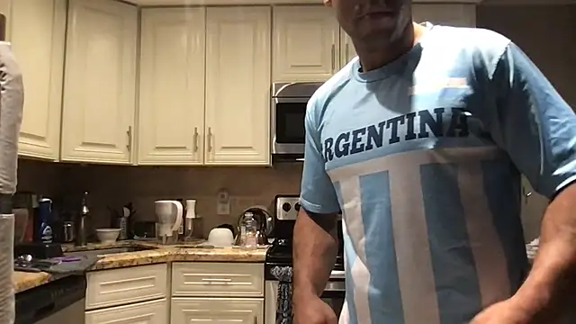 Snapshot of BigGuyMuscle chatting on 03.30.26 BigGuyMuscle online show from 03.30.26