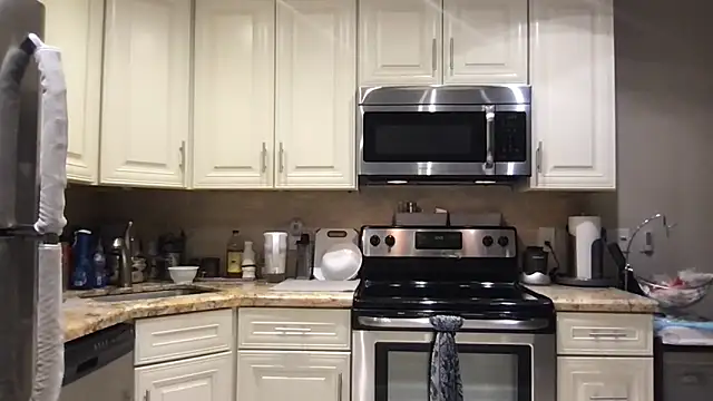 Snapshot of BigGuyMuscle chatting on 04.07.26 BigGuyMuscle online show from 04.07.26